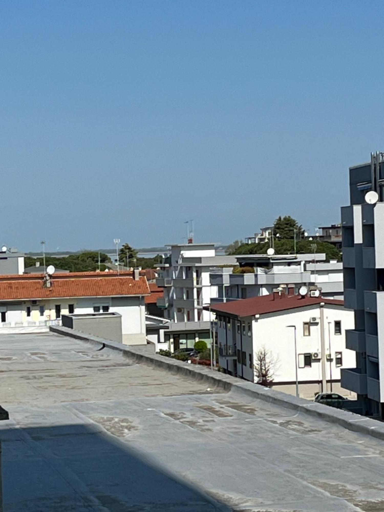 Apartamento Ca' Vittoria Lignano Sabbiadoro Exterior foto